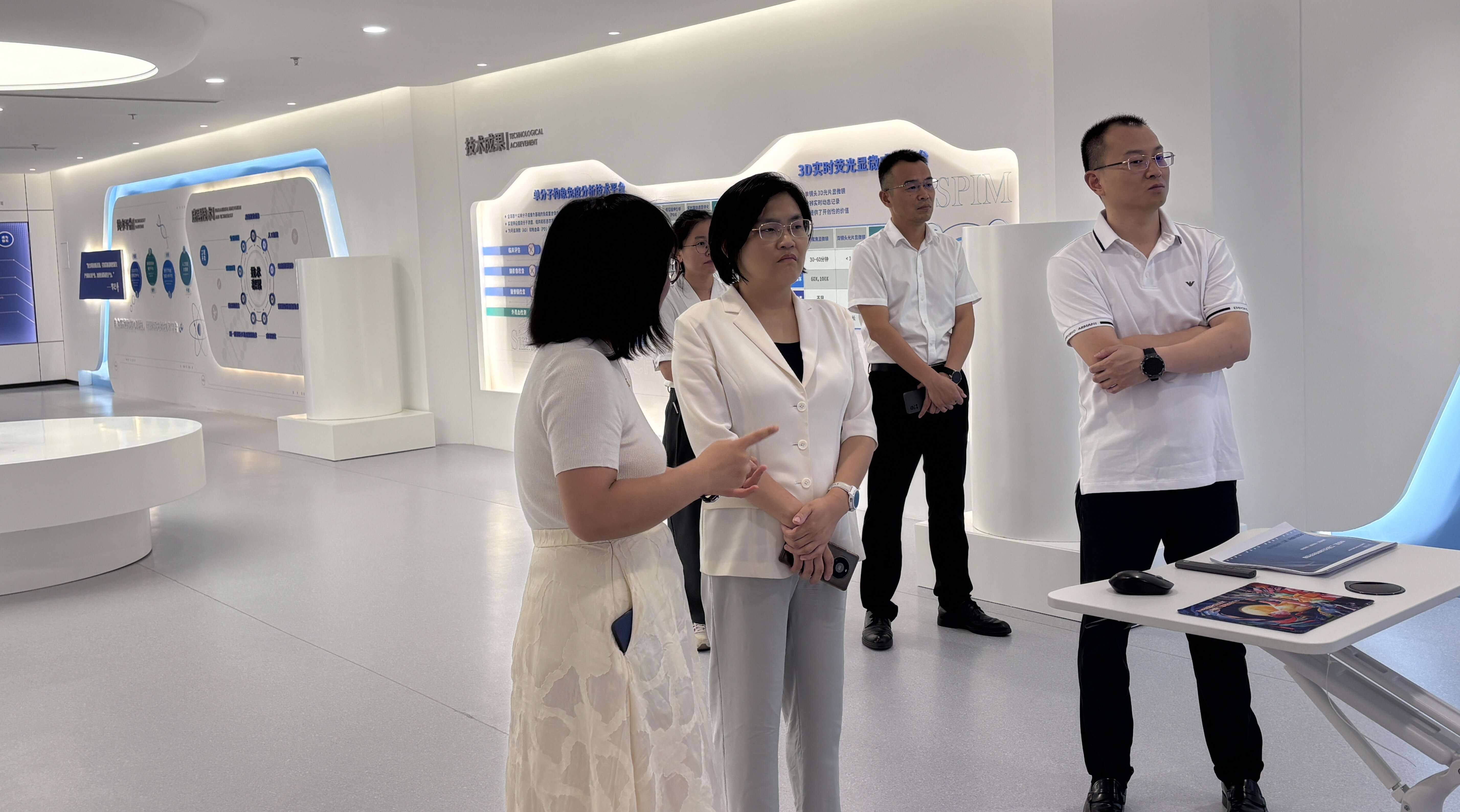 Tongxiang Mayor He Shanhu Visits Sinboda for Inspection and Encourages the Company to Become a Benchmark of New Quality Productive Forces in the Life Science and Technology Sector