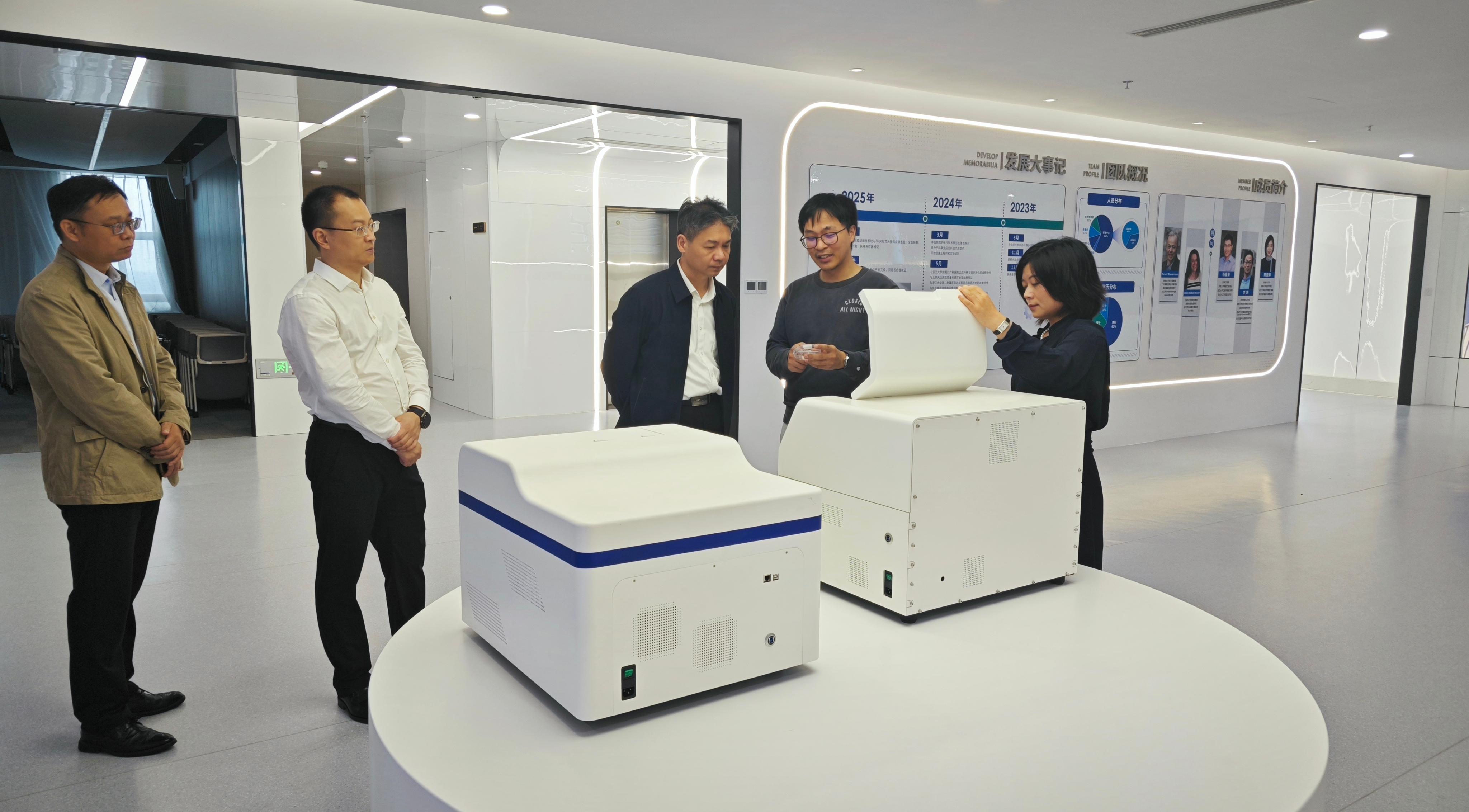 桐乡市委副书记、市长王坚一行莅临辛伯至调研走访