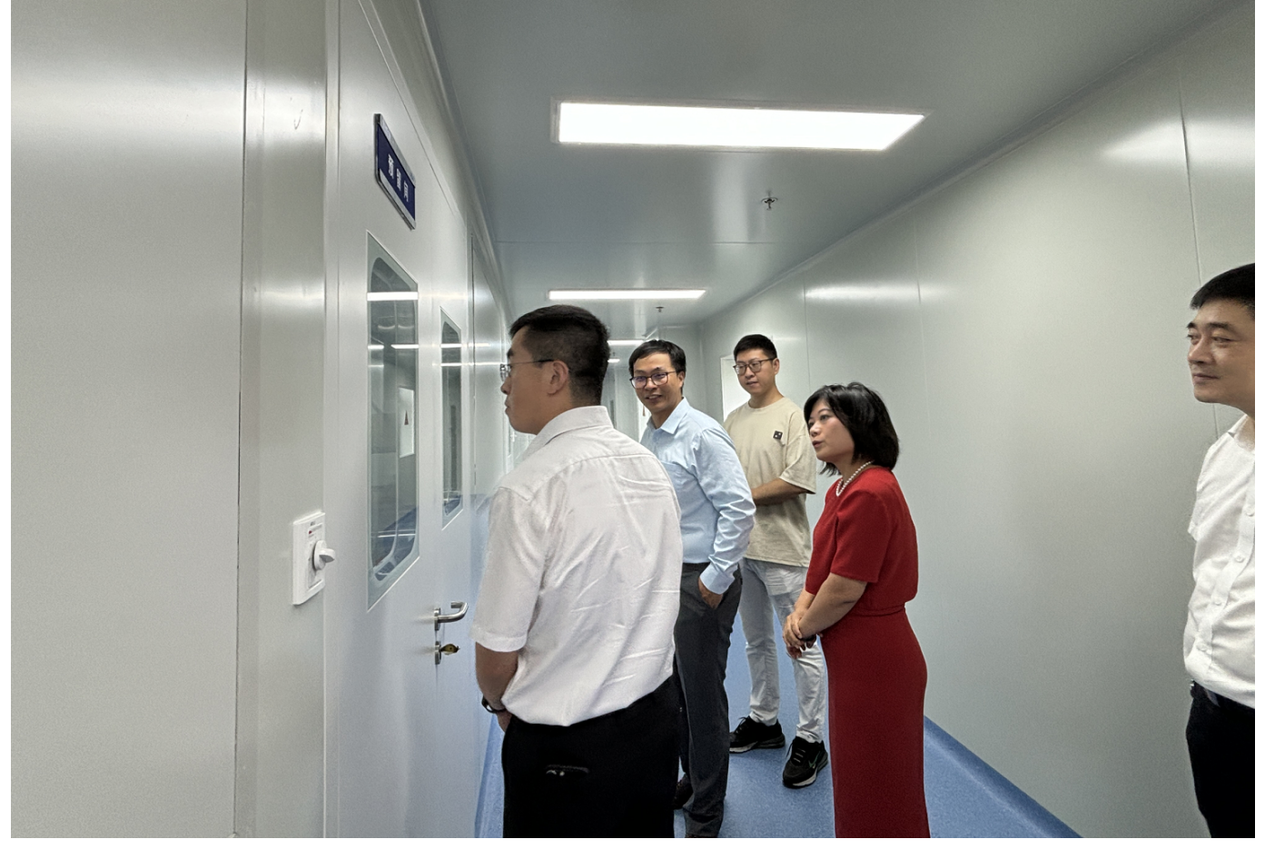 桐乡市市委书记于会游一行领导莅临我司开展专题调研(图3)